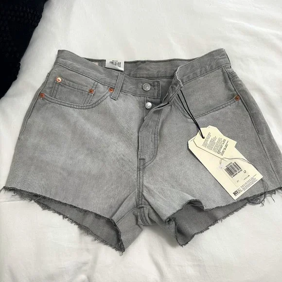 BRAND NEW LEVI JEAN SHORTS--TAGS STILL ON - Picture 1 of 2